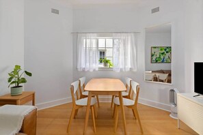 Dining - Bright beach unit Bondi Lifestyle at Your Doorstep (Bondi Beach)
