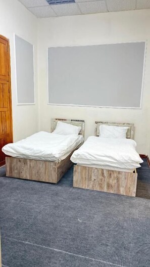 Twin Room, Balcony | Soundproofing, iron/ironing board, free WiFi - Lake View Hostel & Hotel Baku (Baku)