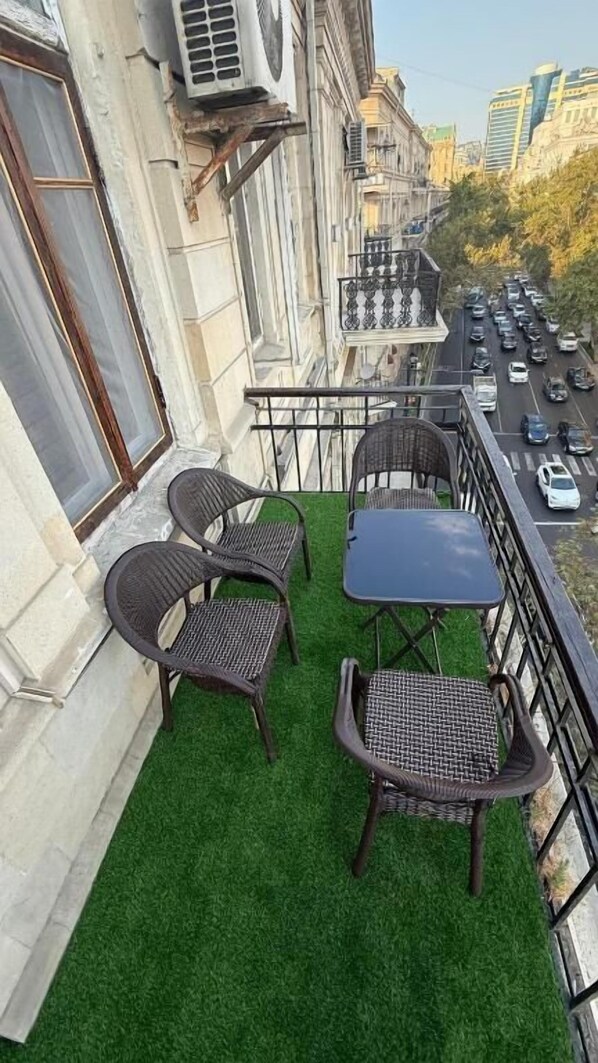 Shared Dormitory, Balcony, Sea View | Outdoor dining - Lake View Hostel & Hotel Baku (Baku)