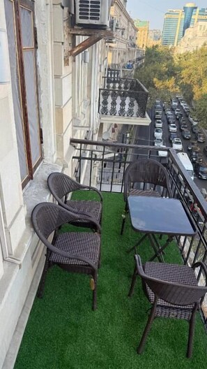 Shared Dormitory, Balcony, Sea View | Outdoor dining - Lake View Hostel & Hotel Baku (Baku)