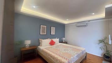 Room, 1 King Bed, Sea View | Free WiFi