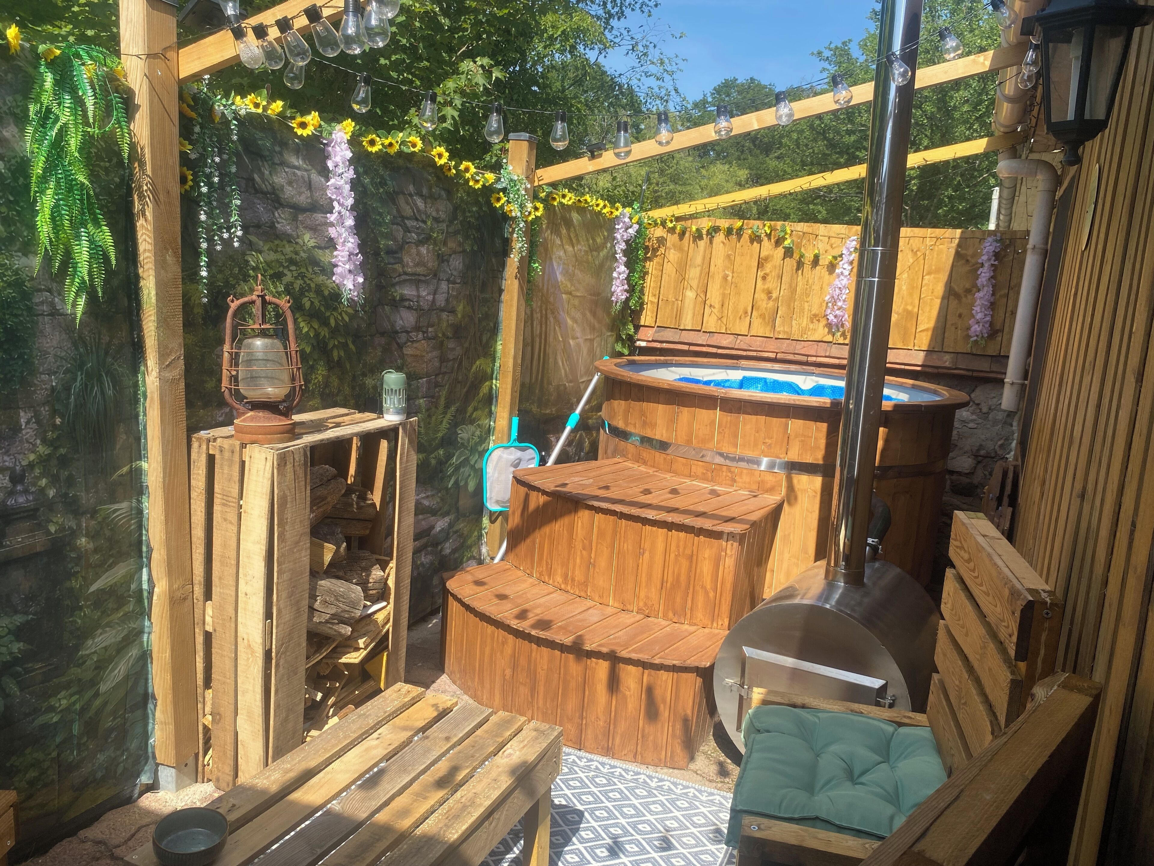 Outdoor spa tub