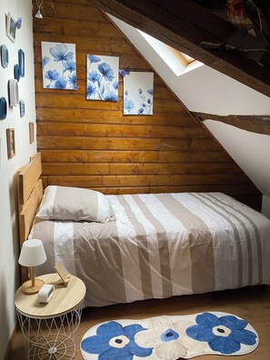 3 عدّة غرف نوم ومكواة/لوح كي وواي فاي وملاءات أسرّة