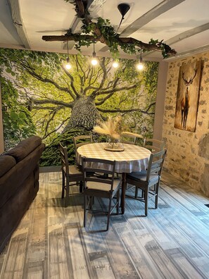 Dining - Au Pied de Troncais (Coust)