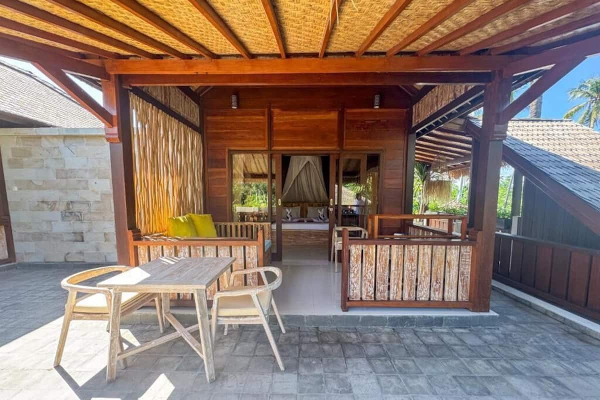 Chambre Double Deluxe, 1 très grand lit, non-fumeurs, vue cour intérieure | Minibar, coffres-forts dans les chambres, Wi-Fi gratuit, draps fournis