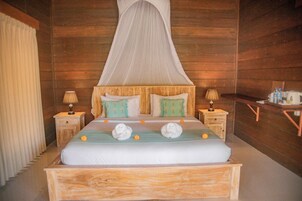 Deluxe Double Room, 1 King Bed, Non Smoking, Courtyard View | Minibar, in-room safe, free WiFi, bed sheets