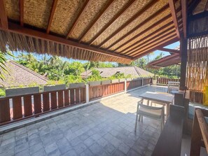 Deluxe Double Room, Courtyard View | Outdoor dining - Villa Tahid (Lombok Utara)