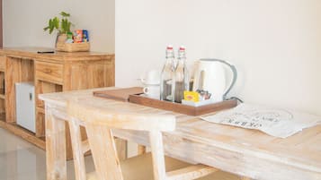 Deluxe Triple Room, 1 King Bed, Non Smoking, Pool View