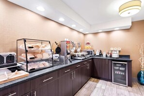 Dining - Pet Friendly Stay with Free Breakfast, Gym Access & Parking Near Downtown! (Naperville)