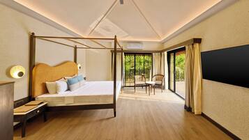 Cascade Private Pool Cottage | Desk, free WiFi, bed sheets