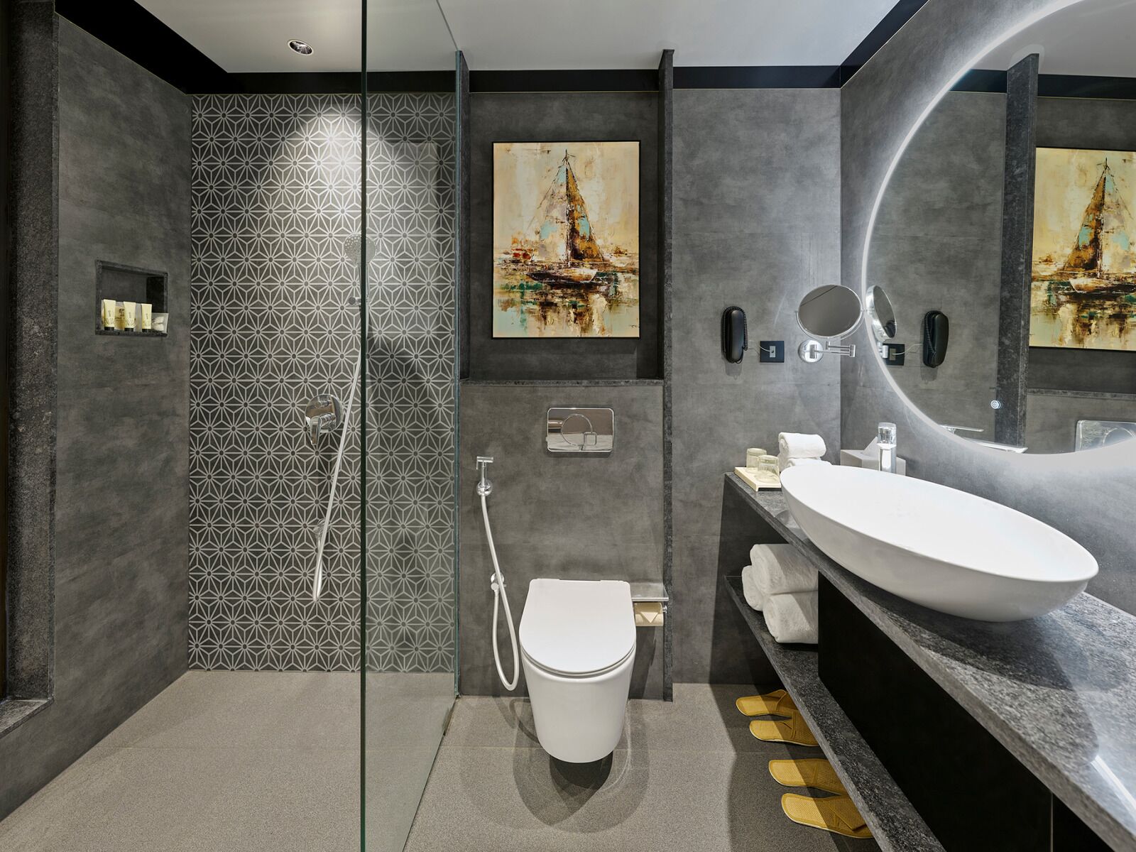 Quarto casal básico | Banheiro | Produtos de toalete grátis, secador de cabelo, toalhas de banho 