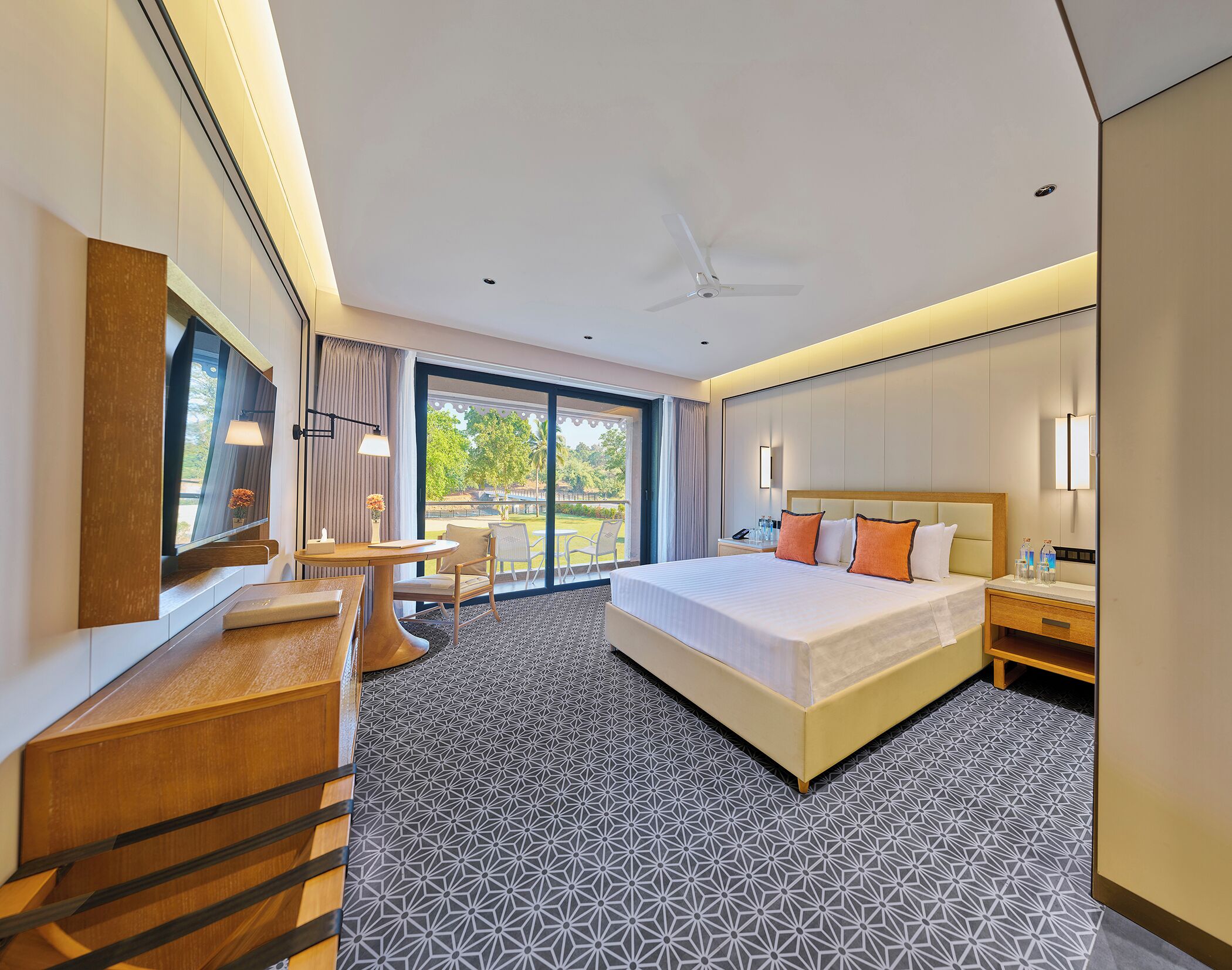 Whispering Brook | Escritorio, wifi gratis, ropa de cama