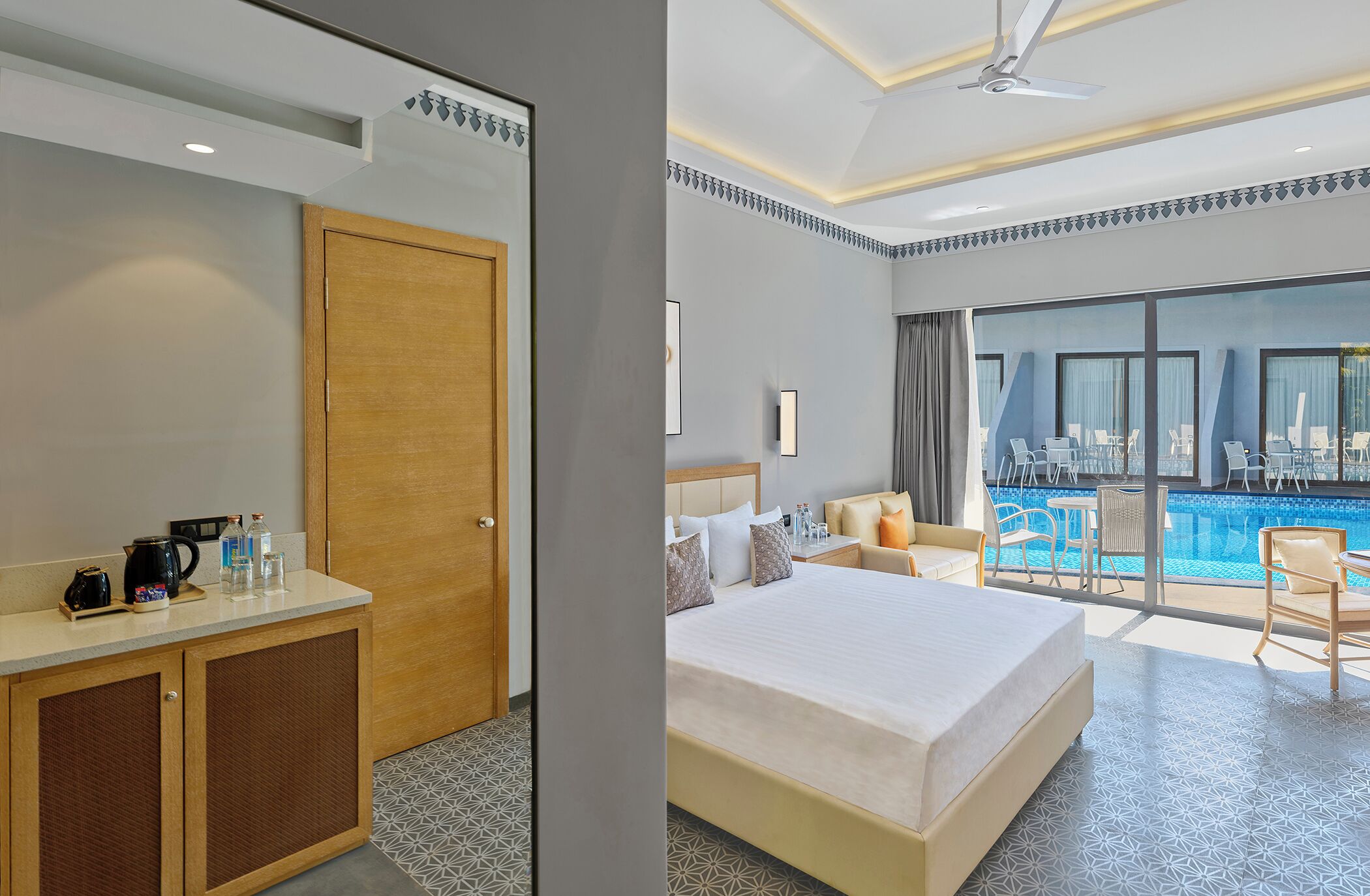 Silver Spring Pool Access Room | Escritorio, wifi gratis, ropa de cama