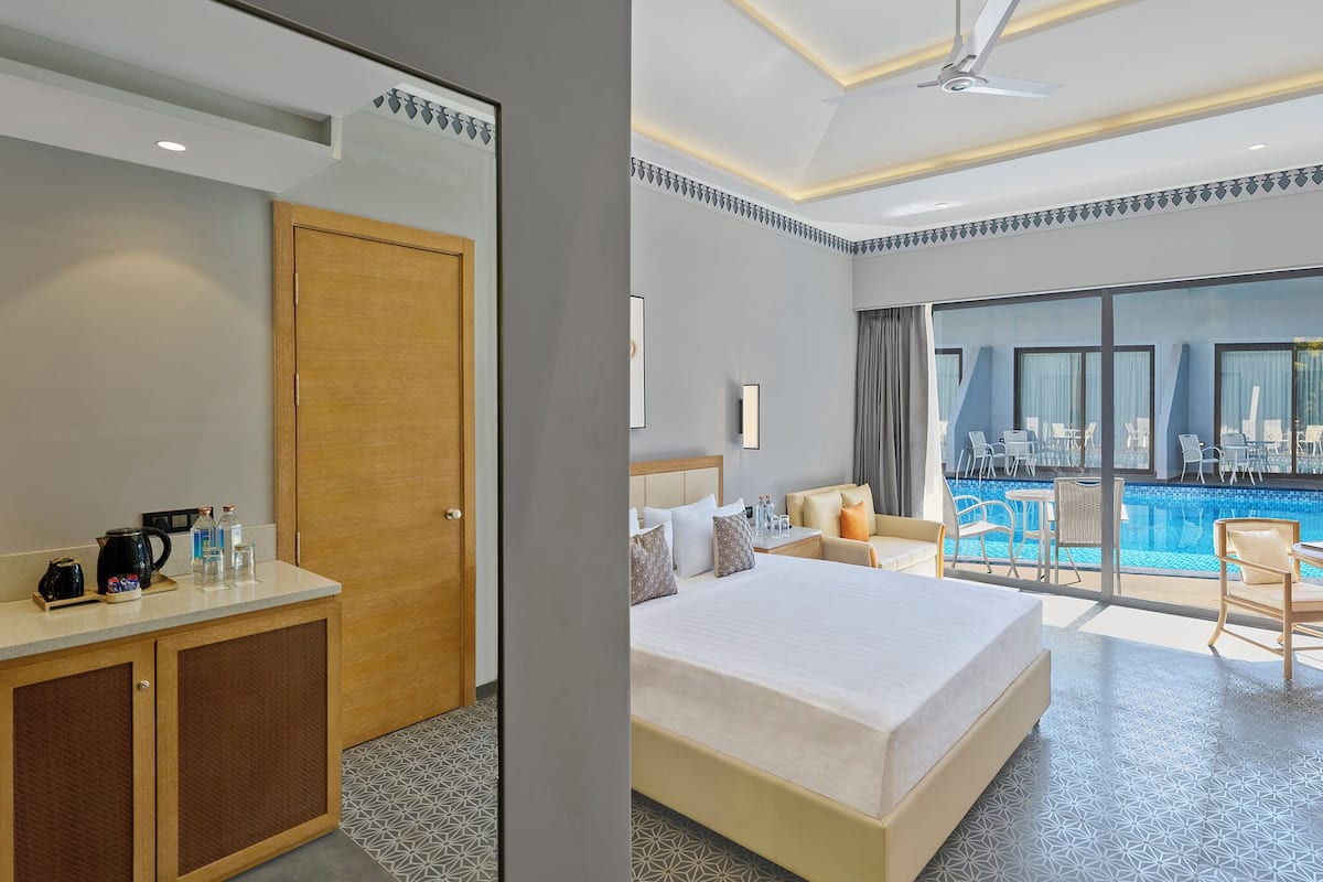 Silver Spring Pool Access Room | Escritorio, wifi gratis, ropa de cama