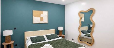 Iron/ironing board, WiFi, bed sheets