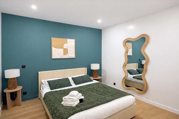 1 slaapkamer, een strijkplank/strijkijzer, wifi, beddengoed