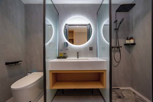 Superior Double Room | Bathroom | Free toiletries, hair dryer, slippers, towels