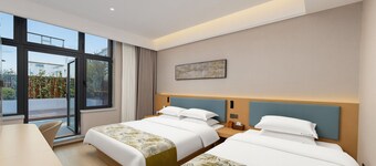Shiershan Yuntang Hotel