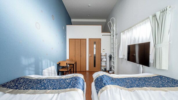 1 habitación, tabla de planchar con plancha, wifi gratis y ropa de cama 