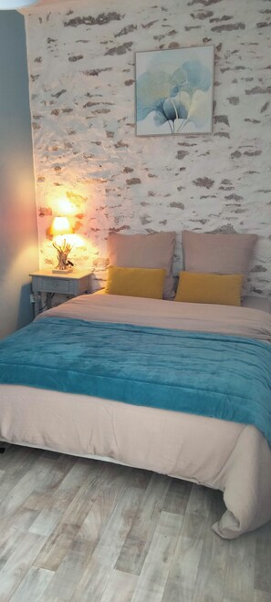 2 chambres, fer et planche à repasser, Wi-Fi, draps fournis