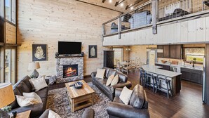 Smart TV, fireplace, table football - Mountain View + Loft + Game Room + Hot Tub | Near Gatlinburg | Vixen Run Lodge (Gatlinburg)