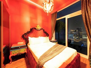 Room - Manzil - Stylish 1BR with Canal View (Dubai)