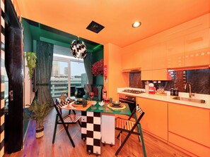 Luxury Apartment, Canal View | Private kitchen - Manzil - Stylish 1BR with Canal View (Dubai)