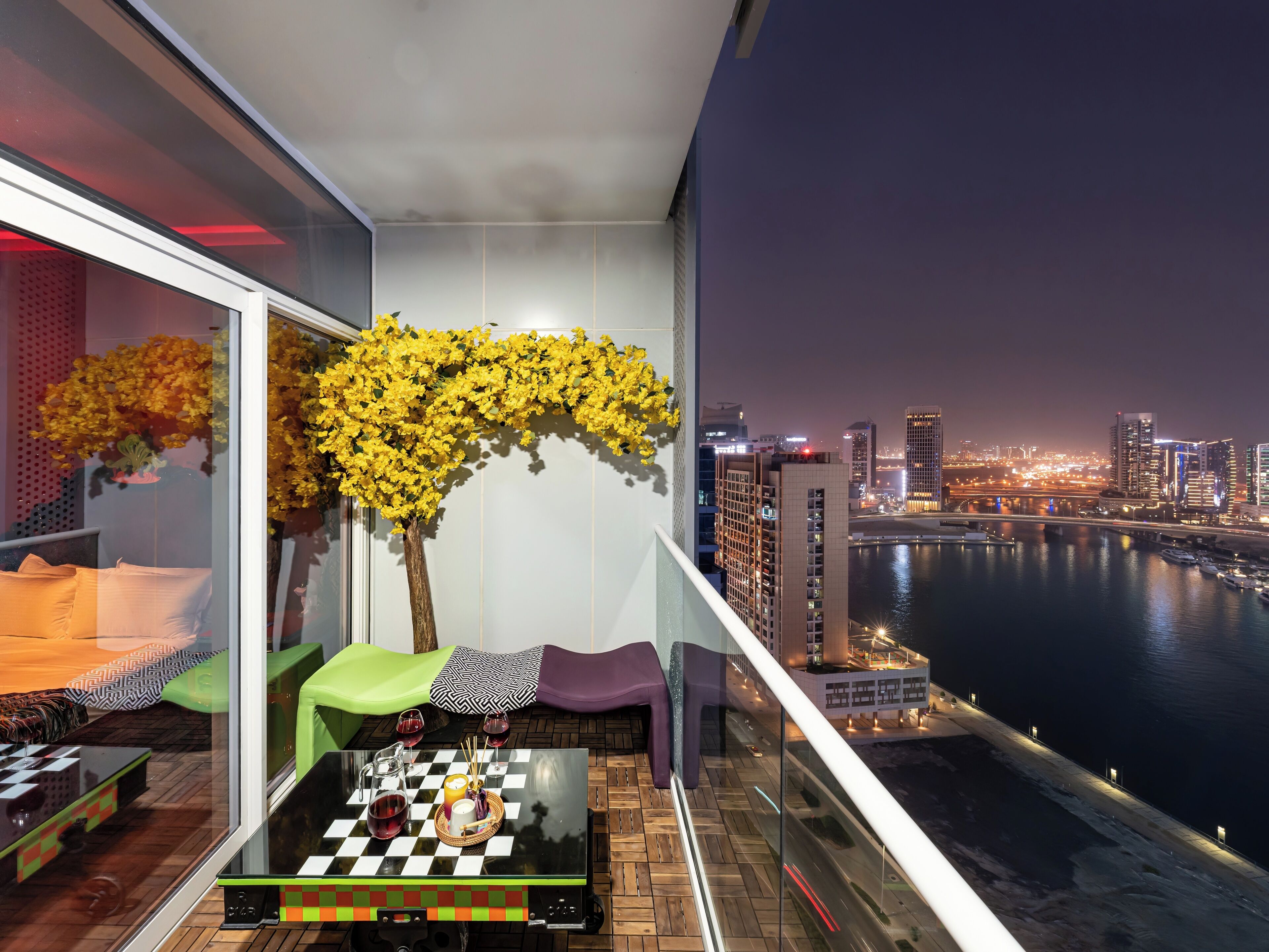 Luxury Apartment, Canal View | Property grounds