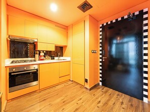 Luxury Apartment, Canal View | Private kitchen - Manzil - Stylish 1BR with Canal View (Dubai)