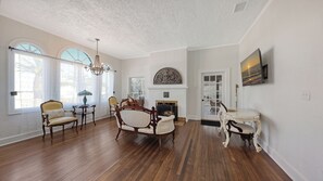 Interior - Historic & Lovely - Huge Backyard, Mother-In-Law Apt out back! (Sarasota)