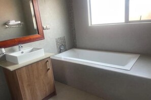 Shower - Charming Double-Storey Villa in Roma Park | Private Pool • Family-Friendly (Lusaka)