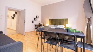 Basic Apartment | View from room - Charming 2BR Apt Vienna Long Stay (Vienna)
