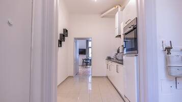 Apartament bàsic | Cuina privada | Frigorífic, microones i placa de cuina