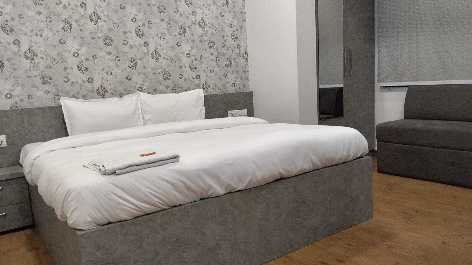 Superior Room | Desk