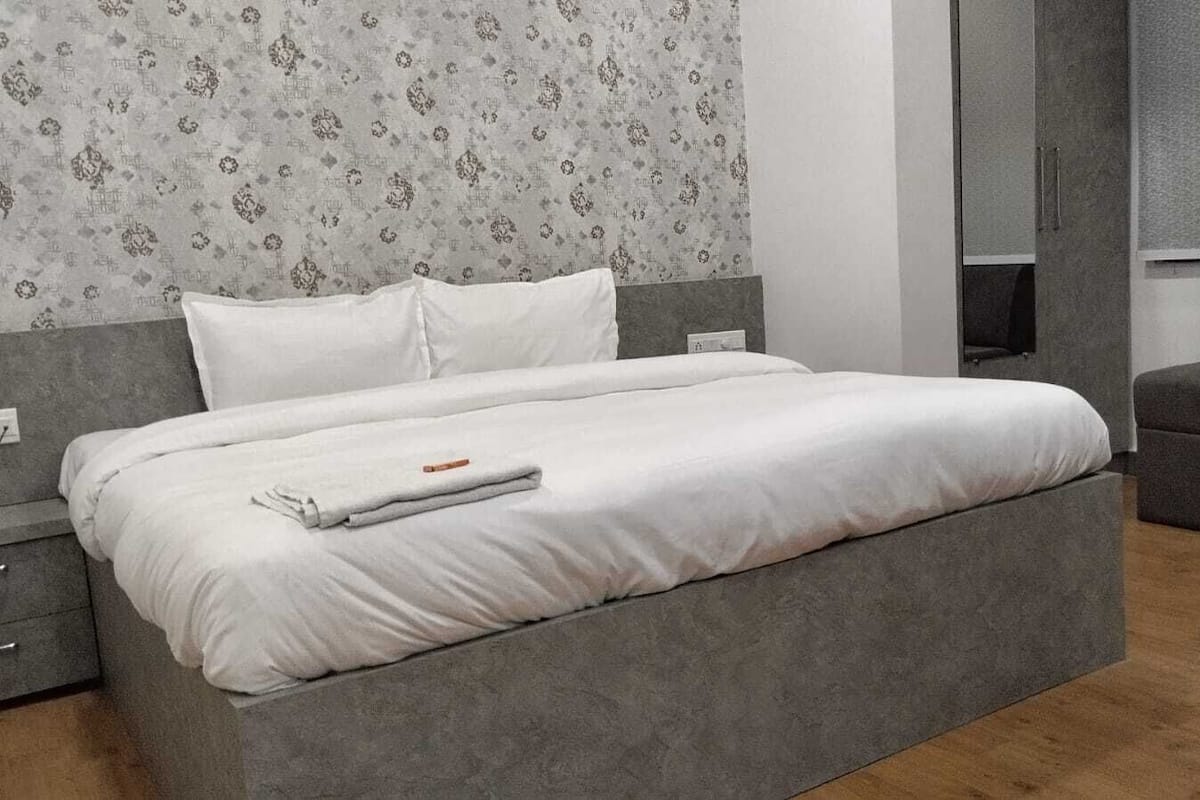 Superior Room | Desk