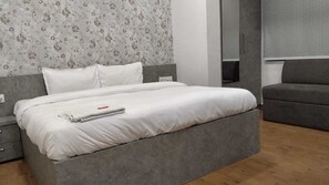 Superior Room | Desk - Hotel Serai (Udaipur)