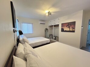 Unclassified image, 5 of 35, button - New Chic Joshua Tree Retreat Home w/ Stargazing•Hot Tub+Art room/Game Room+Views (Twentynine Palms)