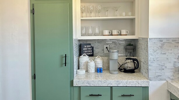 Interior - New Chic Joshua Tree Retreat Home w/ Stargazing•Hot Tub+Art room/Game Room+Views (Twentynine Palms)