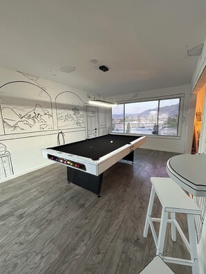 Games room - New Chic Joshua Tree Retreat Home w/ Stargazing•Hot Tub+Art room/Game Room+Views (Twentynine Palms)