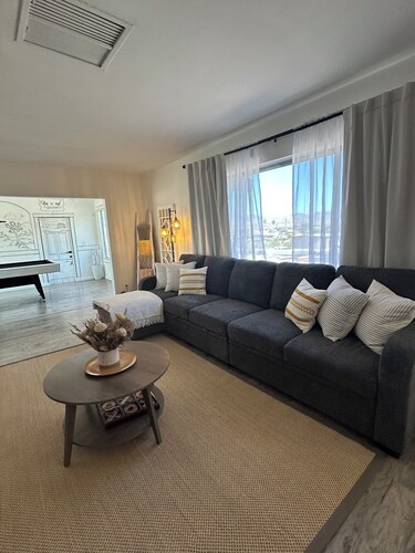 New Chic Joshua Tree Retreat Home w/ Stargazing•Hot Tub+Art room/Game Room+Views