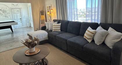 New Chic Joshua Tree Retreat Home w/ Stargazing•Hot Tub+Art room/Game Room+Views