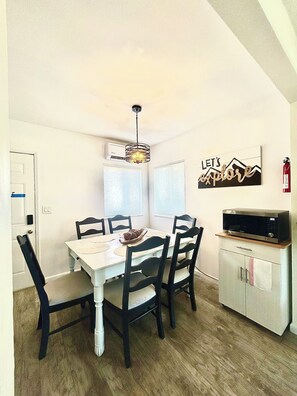 Dining - New Chic Joshua Tree Retreat Home w/ Stargazing•Hot Tub+Art room/Game Room+Views (Twentynine Palms)