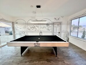Games room - New Chic Joshua Tree Retreat Home w/ Stargazing•Hot Tub+Art room/Game Room+Views (Twentynine Palms)