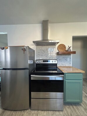 Unclassified image, 3 of 35, button - New Chic Joshua Tree Retreat Home w/ Stargazing•Hot Tub+Art room/Game Room+Views (Twentynine Palms)