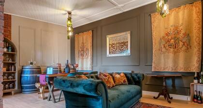 Pools Cottage 4 Winery-Inspired Countryside Stay