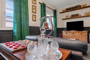 Interior - Pools Cottage 3 Billards Room-Games & Sports Court (Warwickshire)