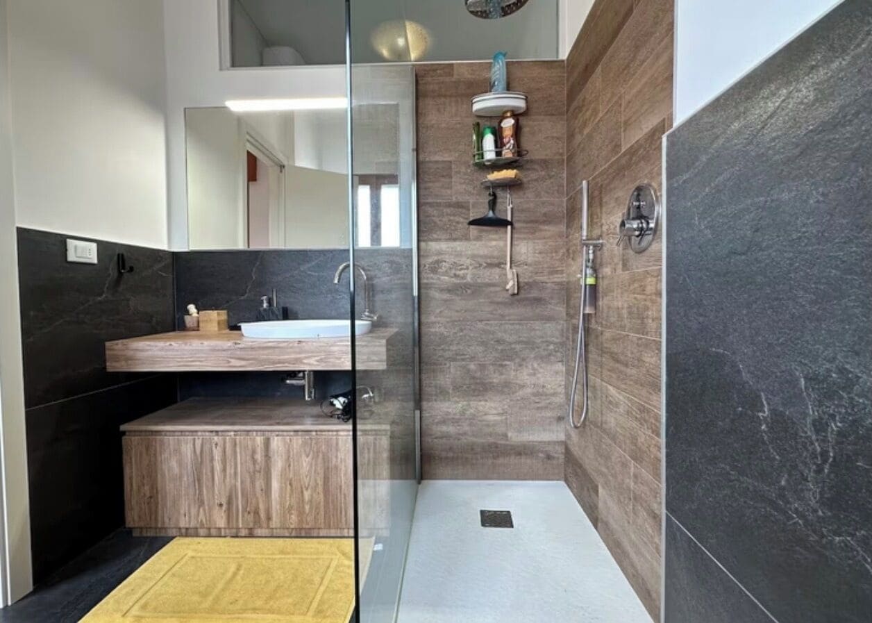Dusche, Haartrockner, Bidet, Handtücher