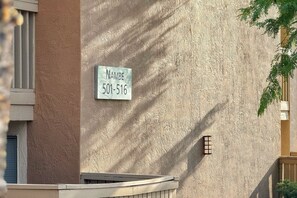 Property grounds - Modern Nambé Condo: Pool, Gym & Gated, Minutes to Downtown SF (Santa Fe)