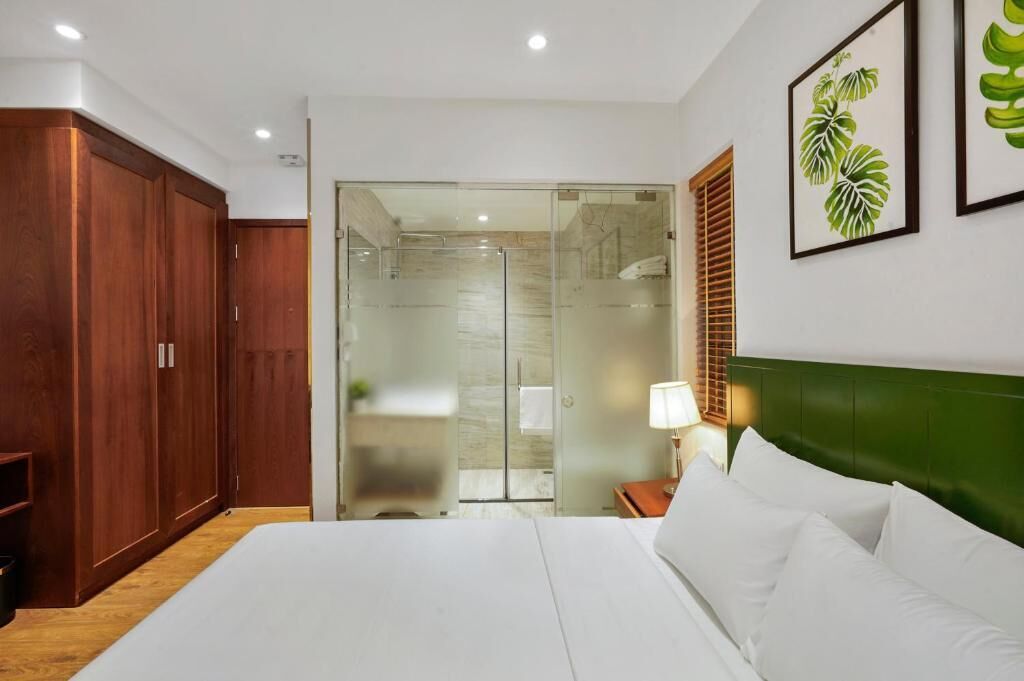 Superior Double Room | In-room safe, soundproofing, iron/ironing board, free WiFi