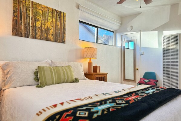 Room - Historic Santa Fe Adobe - Walk to Plaza & Railyard District! (Santa Fe)